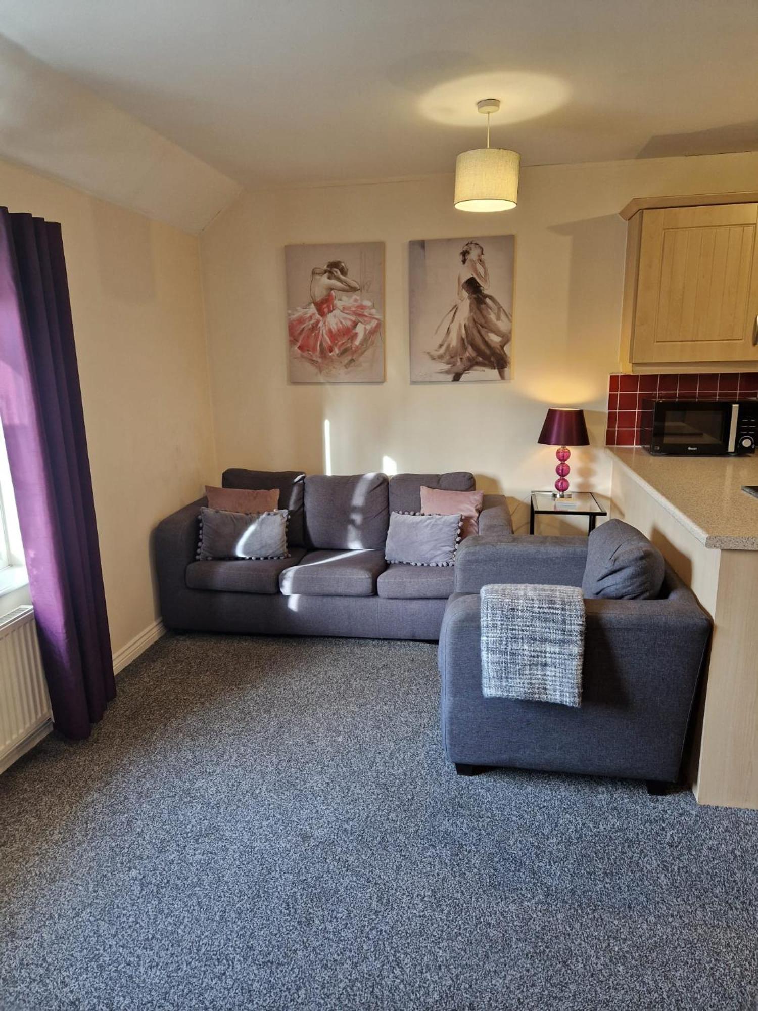 Hereford - Mayflower Coach House, Modern 2 Bedroom Property With Parking, Located South Of Hereford City, Suitable For Small Family, Couple Or Contractors - Sleeps Up To 5 Guests - Hosted By Rentmyhouse Luaran gambar