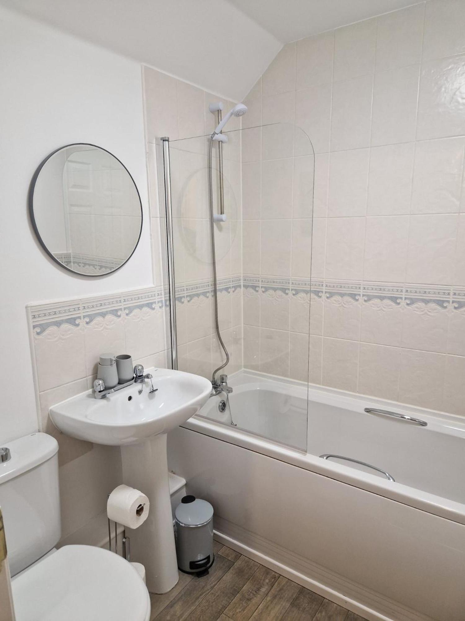 Hereford - Mayflower Coach House, Modern 2 Bedroom Property With Parking, Located South Of Hereford City, Suitable For Small Family, Couple Or Contractors - Sleeps Up To 5 Guests - Hosted By Rentmyhouse Luaran gambar